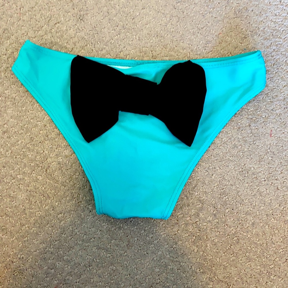 Bikini bottoms with bow back